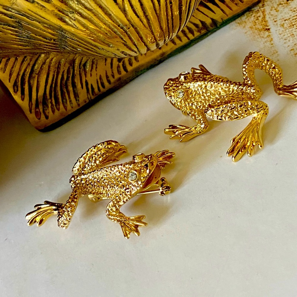 Vintage St John Frog Brooch Pin - Excellent Condition